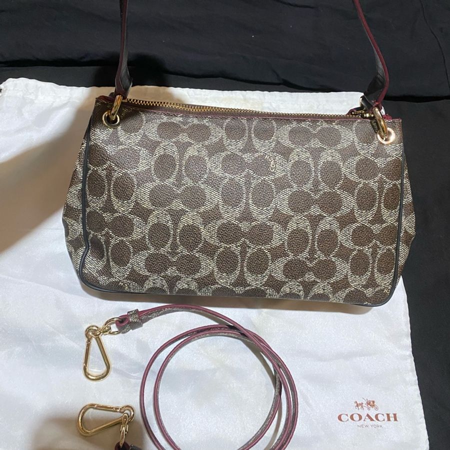 COACH 老花咖啡皮革肩背包 斜背包 側背包 單肩包-1