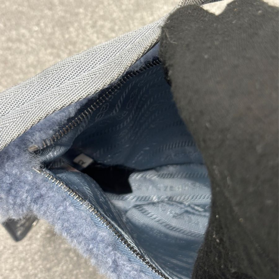 Prada Hobo藍色羊羔包毛毛包💙 全網最火🔥-12