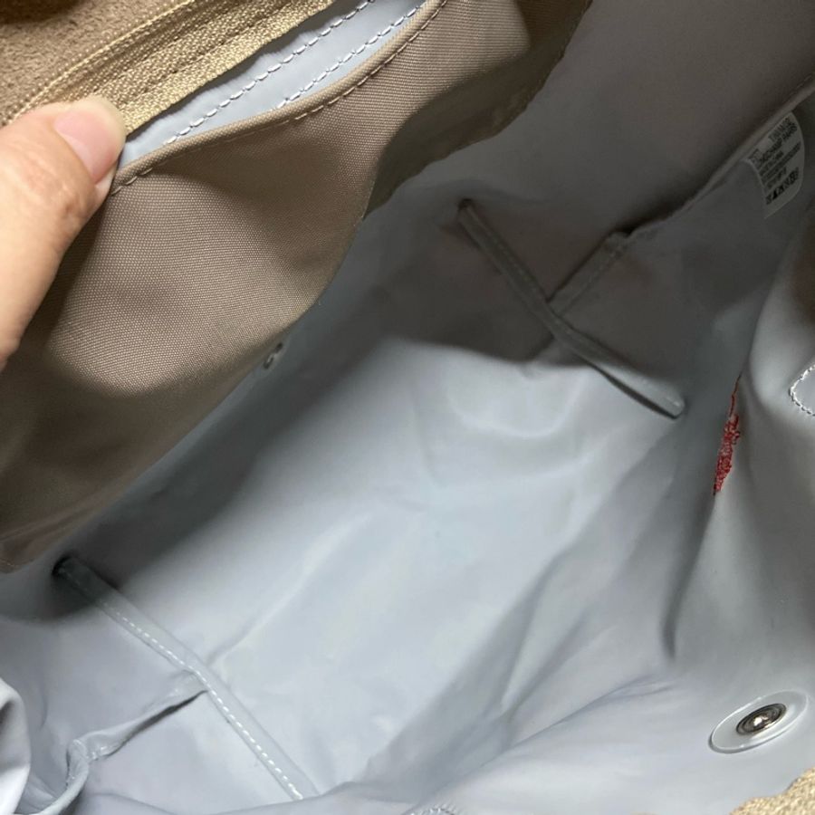 LONGCHAMP 70週年紀念款-經典LE PLIAGE刺繡暗釦/拉鍊短提把尼龍水餃包(小-棕色)-8