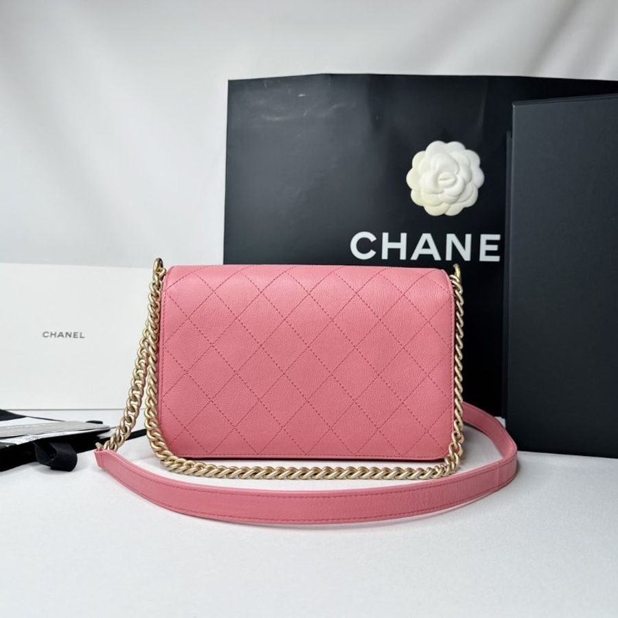 CHANEL 玫瑰粉金屬雙C肩背包-1