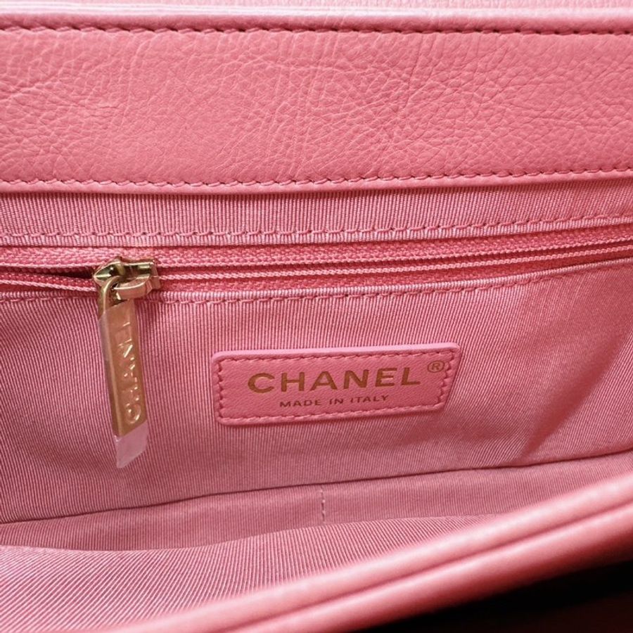 CHANEL 玫瑰粉金屬雙C肩背包-8