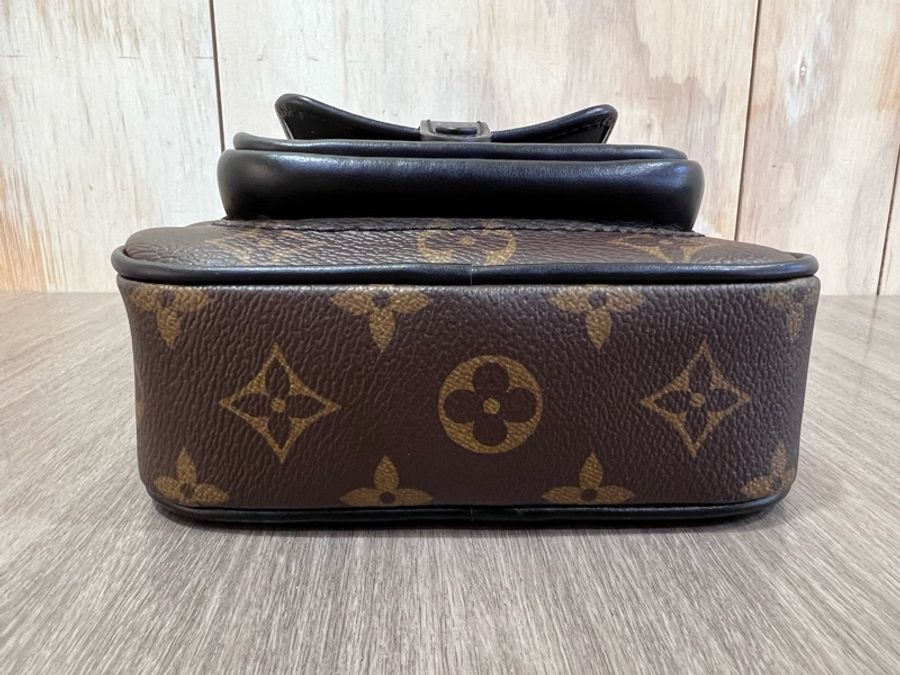 LV M69404 原花 老花 黑釦 Christopher 隨身包 隨身錢包 小包 斜背包 郵差包 肩背包-4