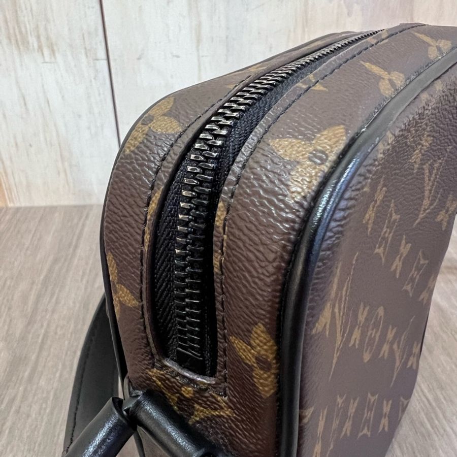 LV M69404 原花 老花 黑釦 Christopher 隨身包 隨身錢包 小包 斜背包 郵差包 肩背包-8