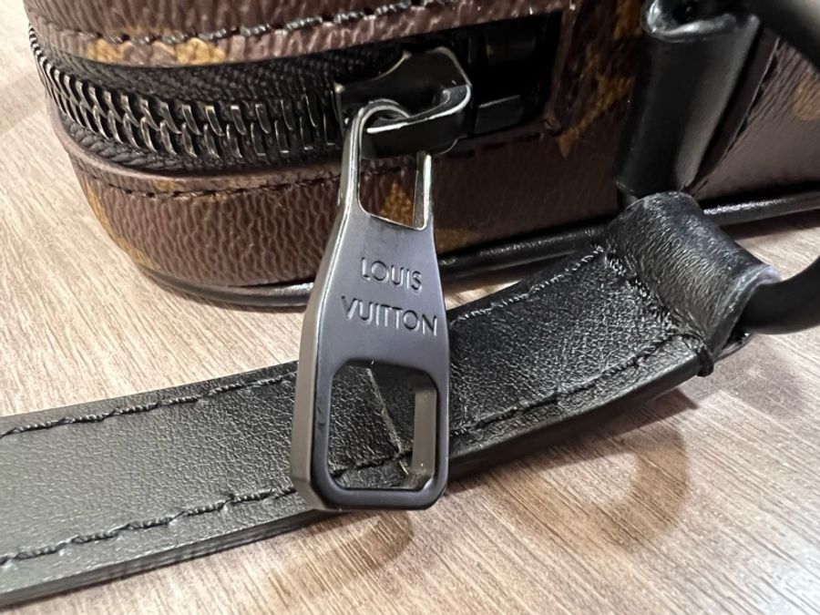 LV M69404 原花 老花 黑釦 Christopher 隨身包 隨身錢包 小包 斜背包 郵差包 肩背包-19