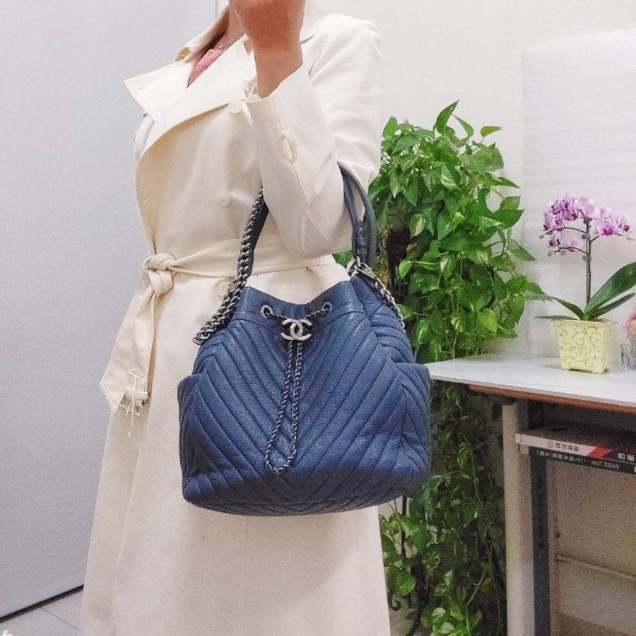 Chanel 香奈兒🌈實品拍照🌈水桶包藍色 鹿皮 三用包 (手提、側背、斜背)~二手-6