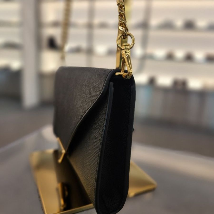 Prada 1MF034 經典三角標 Saffiano 耐刮小牛皮信封WOC包 黑色 附鏈帶及腕帶《2024季度★全新商品 》-2
