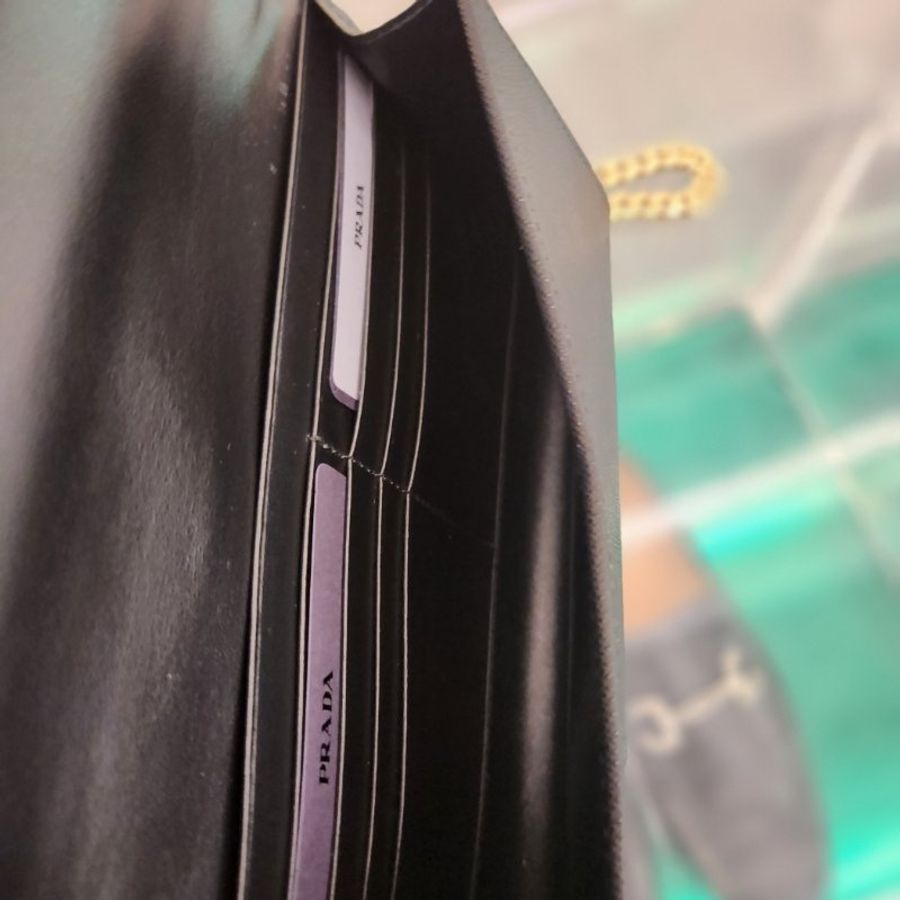 Prada 1MF034 經典三角標 Saffiano 耐刮小牛皮信封WOC包 黑色 附鏈帶及腕帶《2024季度★全新商品 》-12