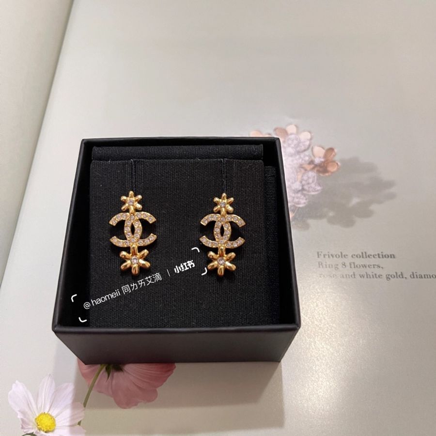 Chanel手工坊系列白鹿同款 雙C 金色水鑽 小花耳針式耳環 香奈兒-1