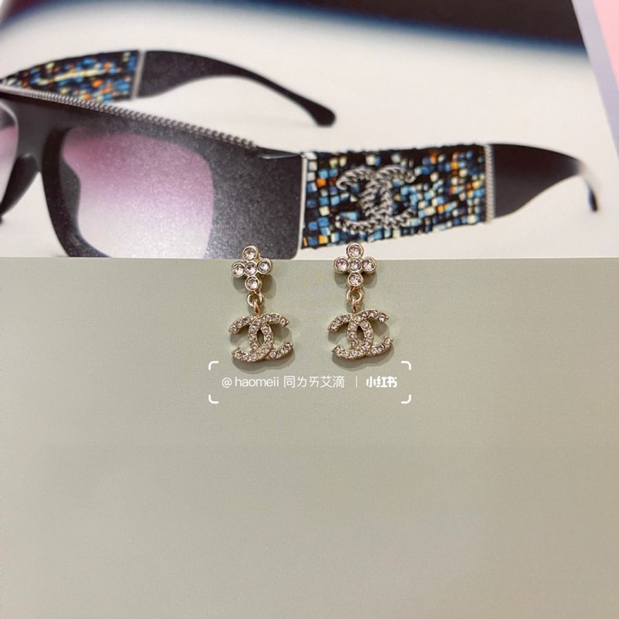 Chanel 手工坊系列經典雙C 小花朵造型 耳針式耳環-3