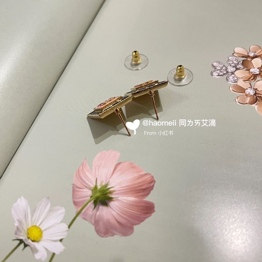 情人節禮物首選Chanel 粉色方塊方糖耳環-4