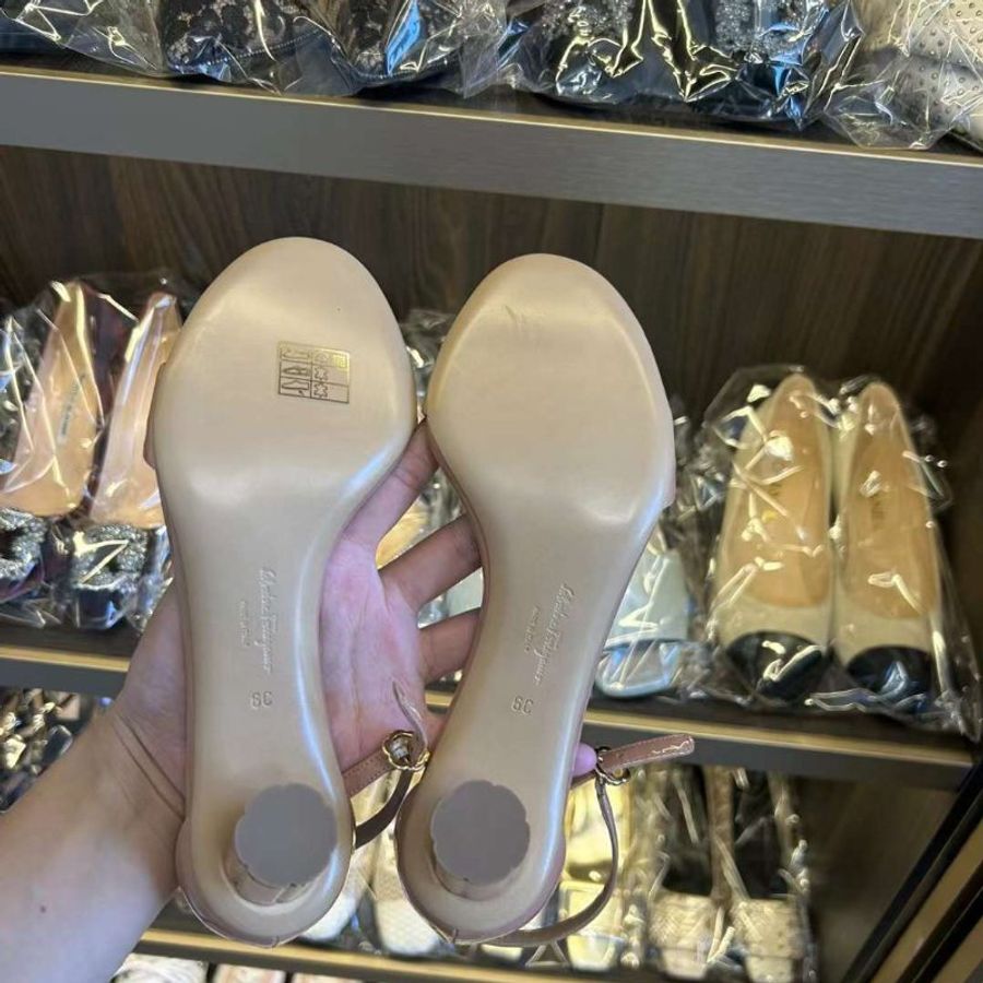 FERRAGAMO涼鞋 全新 尺寸36.5左右可穿 裸粉色很好看-2