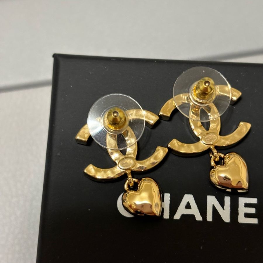 《甜美經典必收款》Chanel Logo愛心垂墜水鑽耳環 (全新)-9