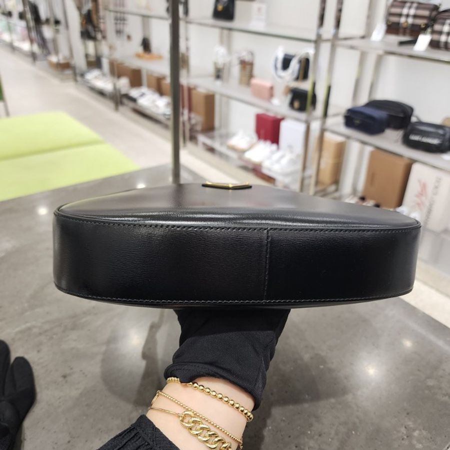 🌸2025春夏新品🌸Prada 1BC179 中款柔滑小牛皮革掛肩 Hobo 流浪包    黑色-9