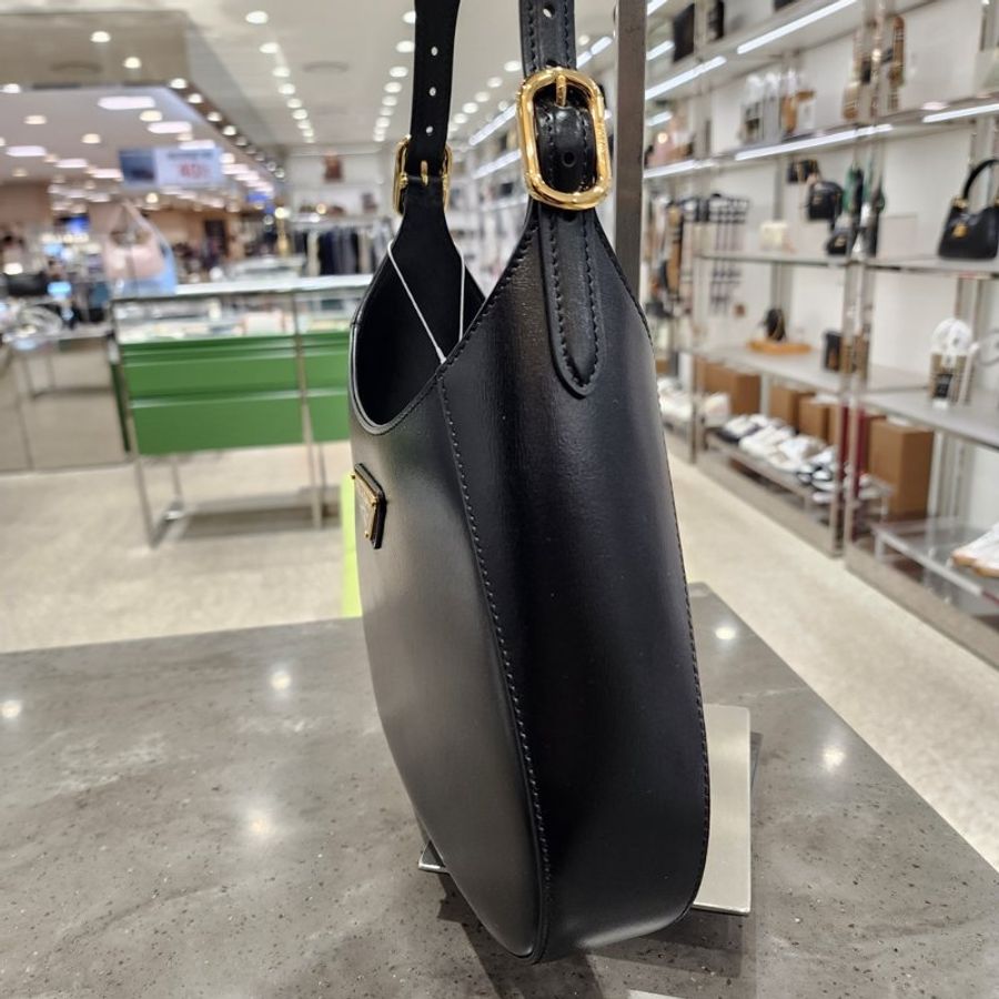 🌸2025春夏新品🌸Prada 1BC179 中款柔滑小牛皮革掛肩 Hobo 流浪包    黑色-11