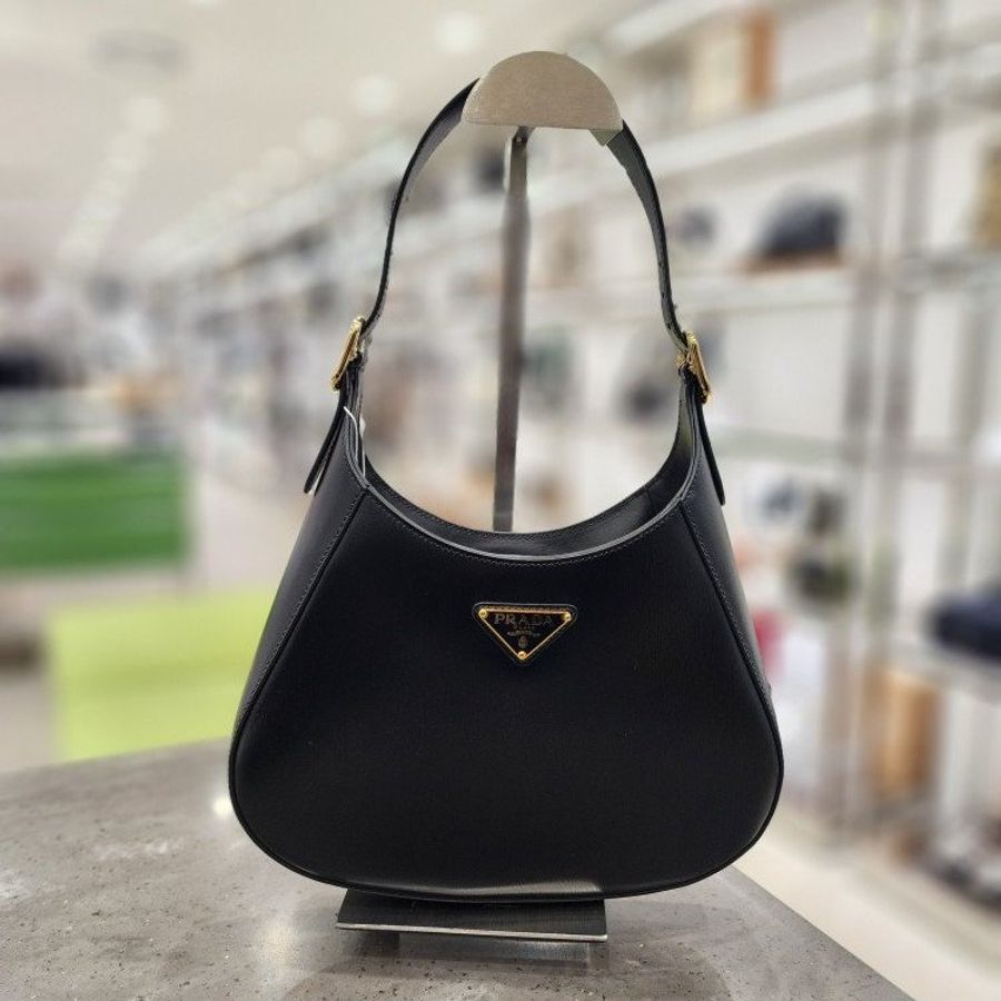 🌸2025春夏新品🌸Prada 1BC179 中款柔滑小牛皮革掛肩 Hobo 流浪包    黑色-13