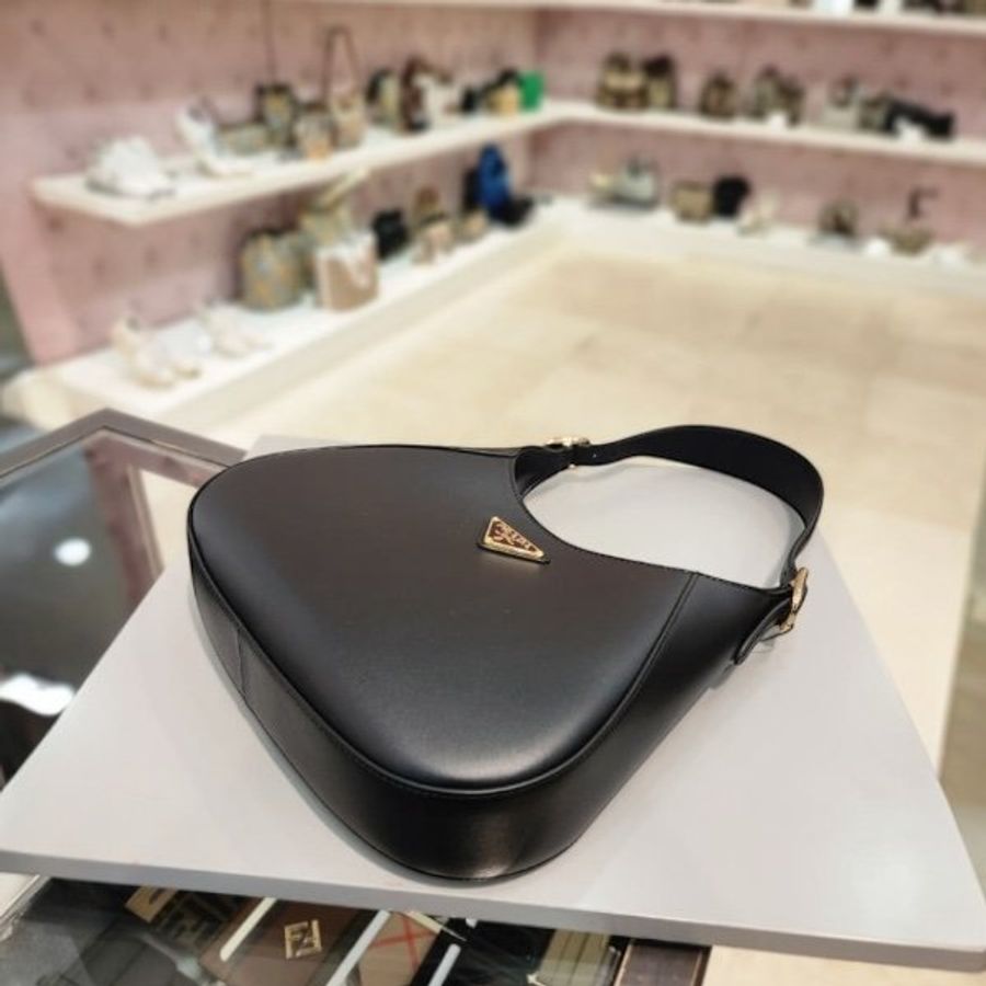 🌸2025春夏新品🌸Prada 1BC179 中款柔滑小牛皮革掛肩 Hobo 流浪包    黑色-5