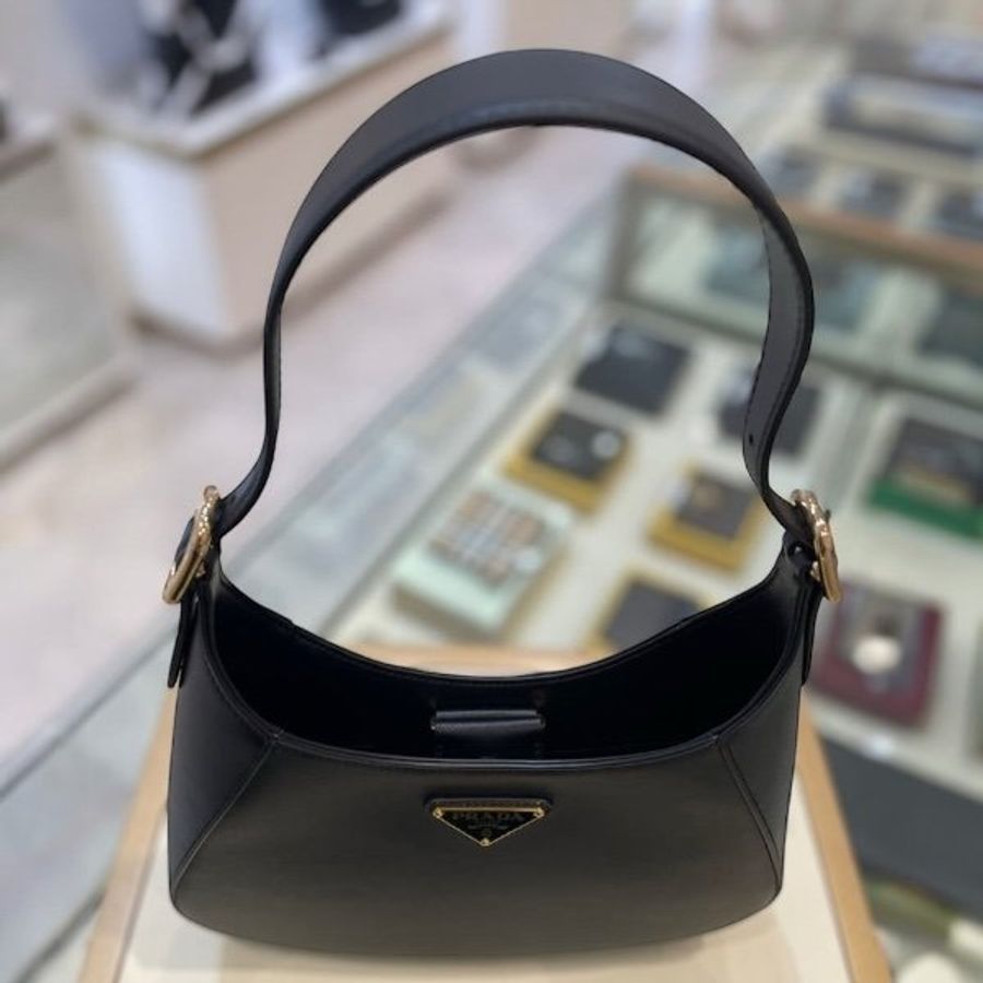 🌸2025春夏新品🌸Prada 1BC179 中款柔滑小牛皮革掛肩 Hobo 流浪包    黑色-6