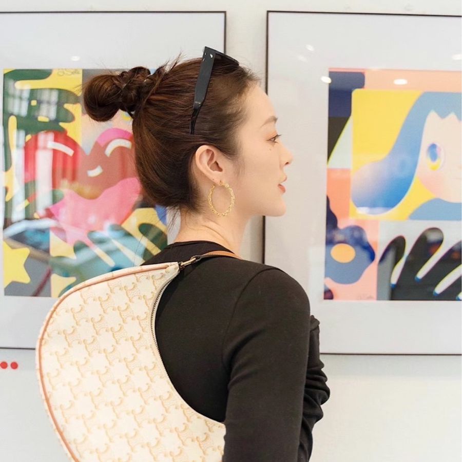 Celine Ava 復古老花腋下包 月亮包 白色-1