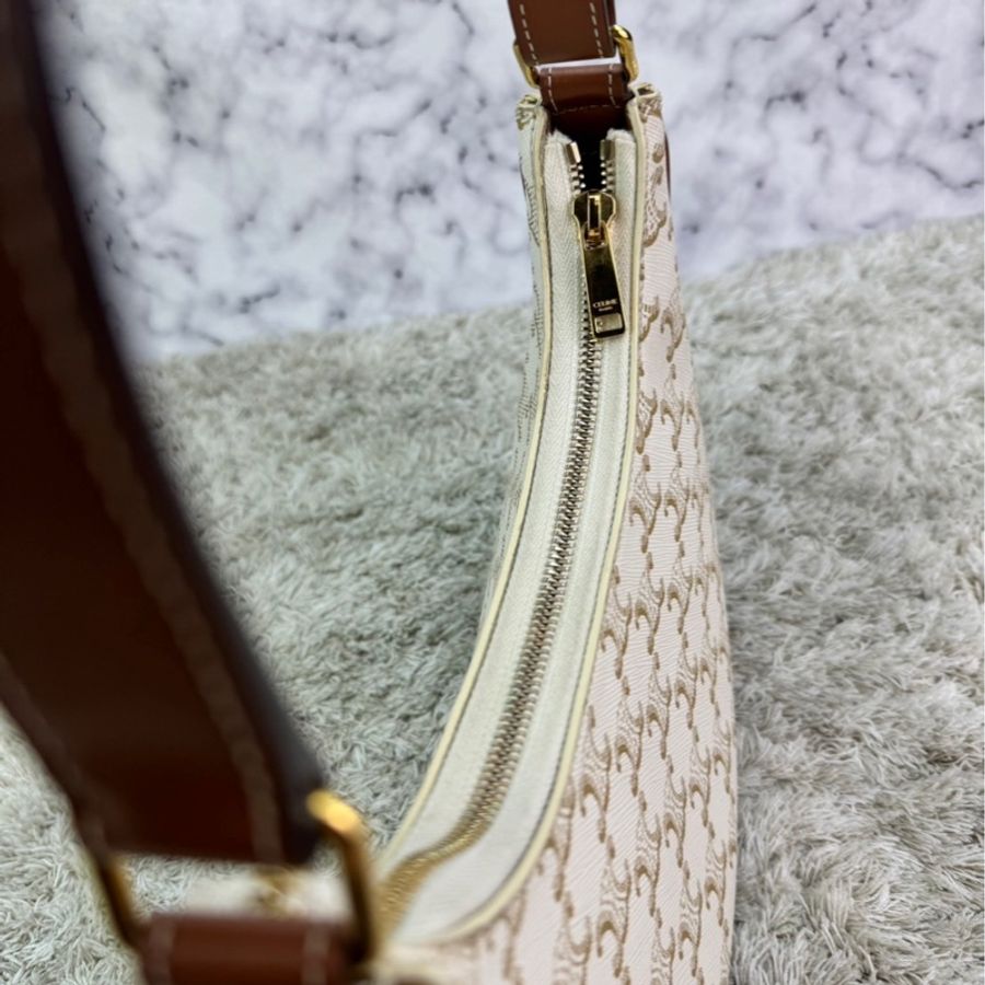 Celine Ava 復古老花腋下包 月亮包 白色-34