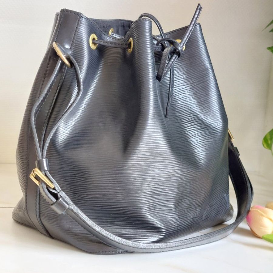 LV EPI 黑色 Vintage🌈實品拍照🌈 牛皮水波紋(中款)水桶包 ~二手約8.3成新-66