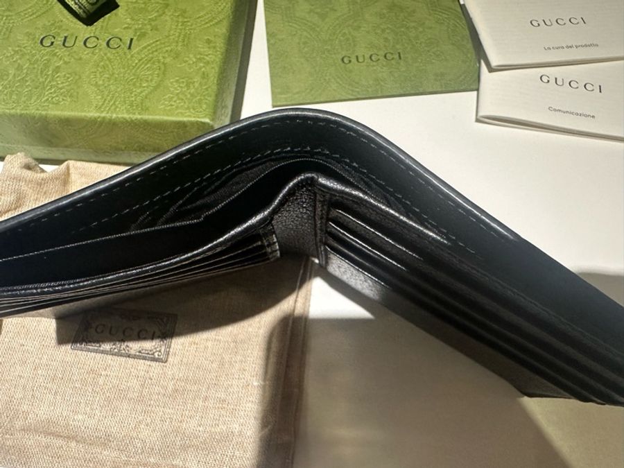 GUCCI經典Animalier系列皮革蜜蜂裝飾對開8卡短夾(黑色)-3