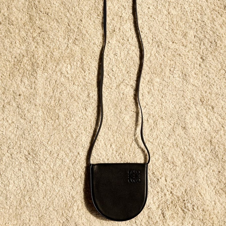 超低價 Loewe Mini Heel Pouch in Soft Calfskin 經典小廢包-1
