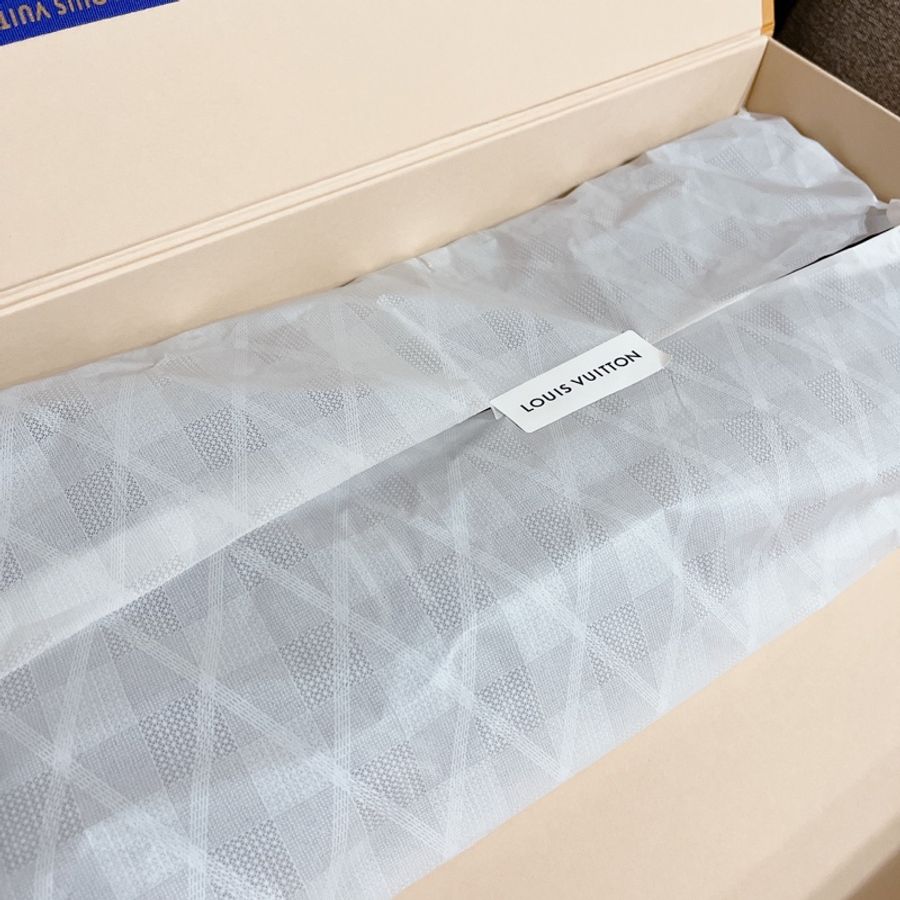 全新現貨 LV Louis Vuitton 黑羊毛絨圍巾 m71040-4