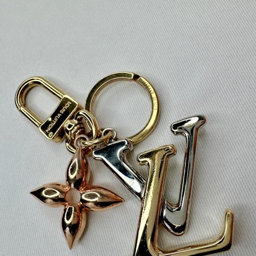 LV New Wave吊飾鑰匙扣-4
