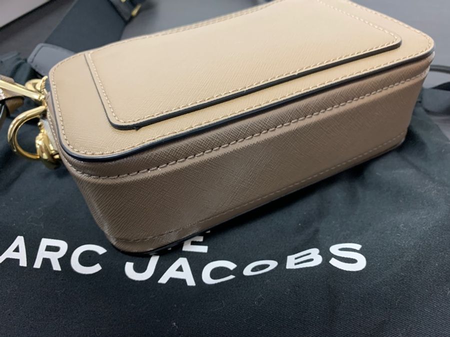 MARC JACOBS SNAPSHOT 防刮牛皮相機包-2
