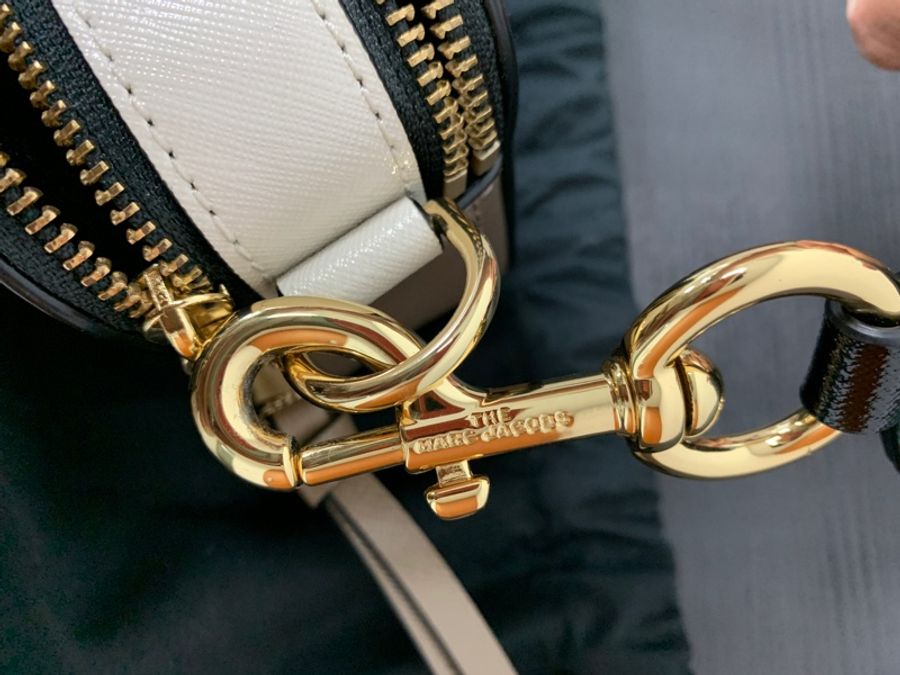 MARC JACOBS SNAPSHOT 防刮牛皮相機包-7