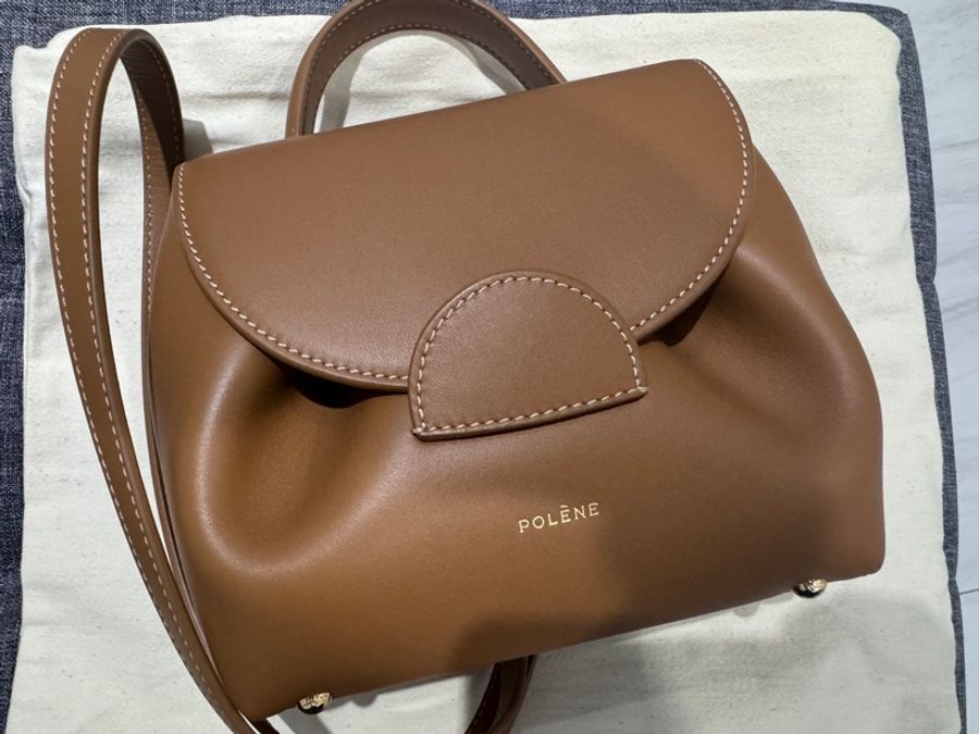 法國輕奢小眾品牌 polene  number one nano 焦糖色 斜背包-5