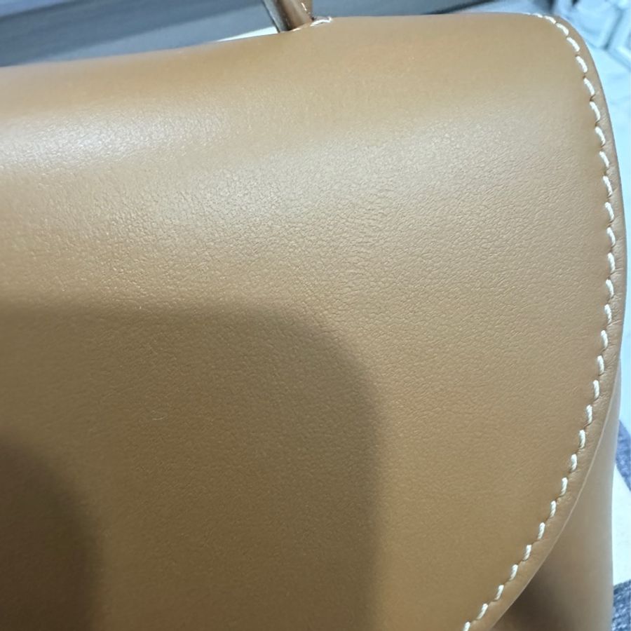 法國輕奢小眾品牌 polene  number one nano 焦糖色 斜背包-18