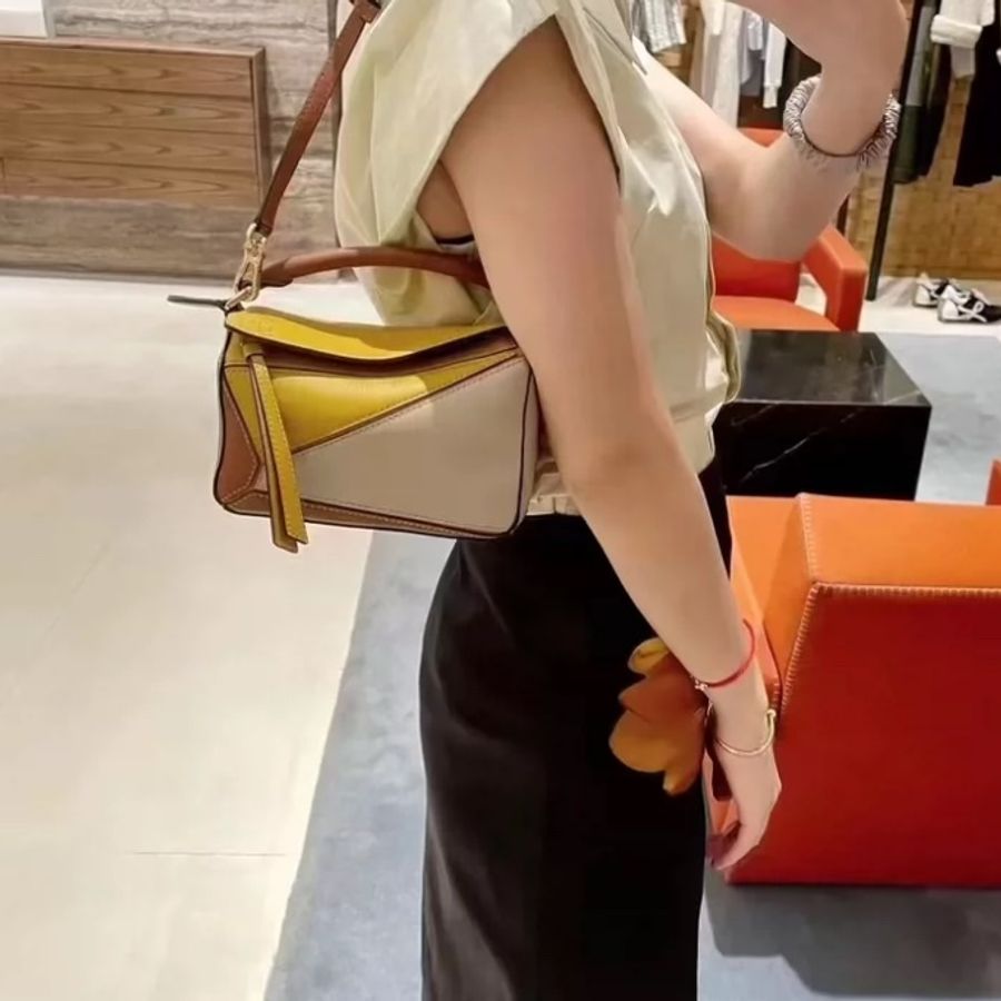 LOEWE三拼色Puzzle mini幾何包-6