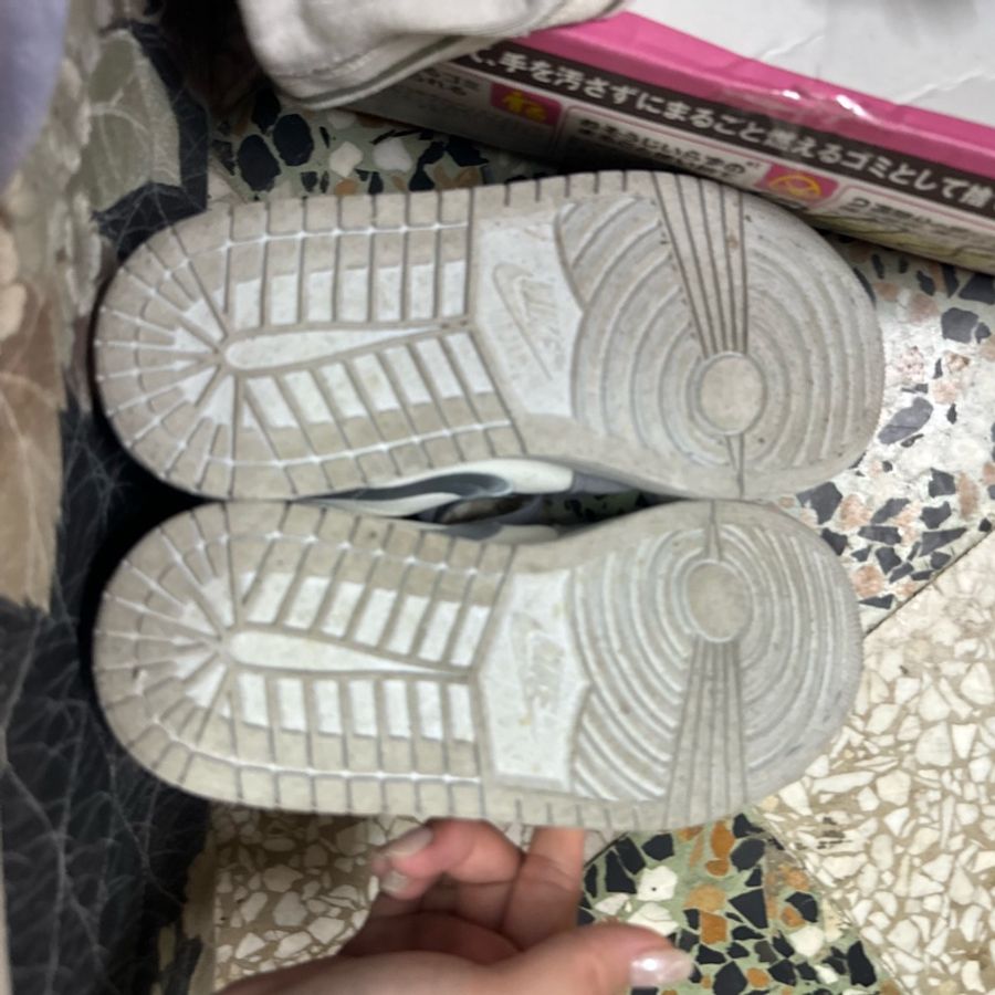 NIKE Air Jordan 1 light steel grey女鞋轉售-8