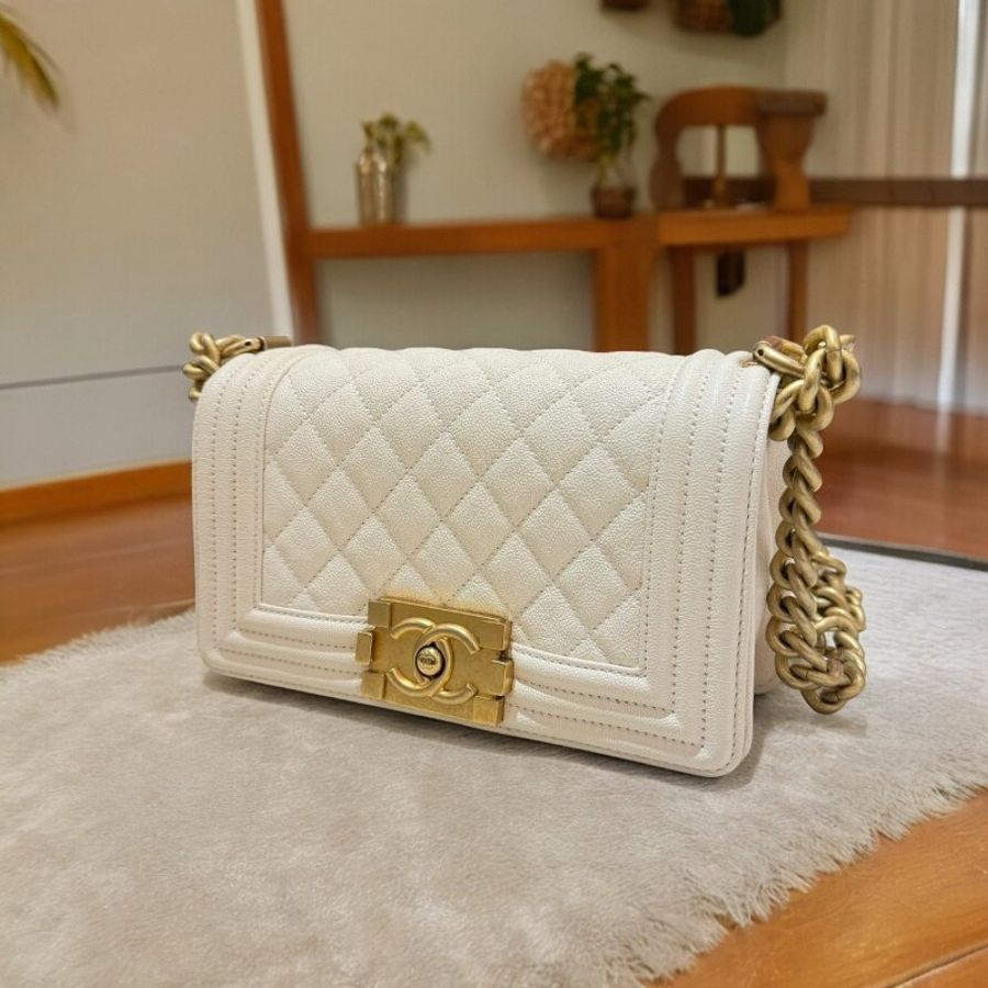Chanel BOY 米白色金鍊斜背包/27-0