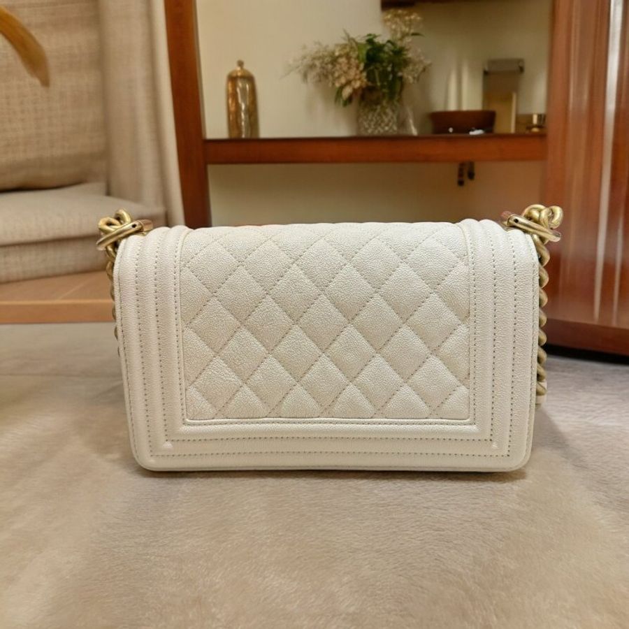 Chanel BOY 米白色金鍊斜背包/27-1