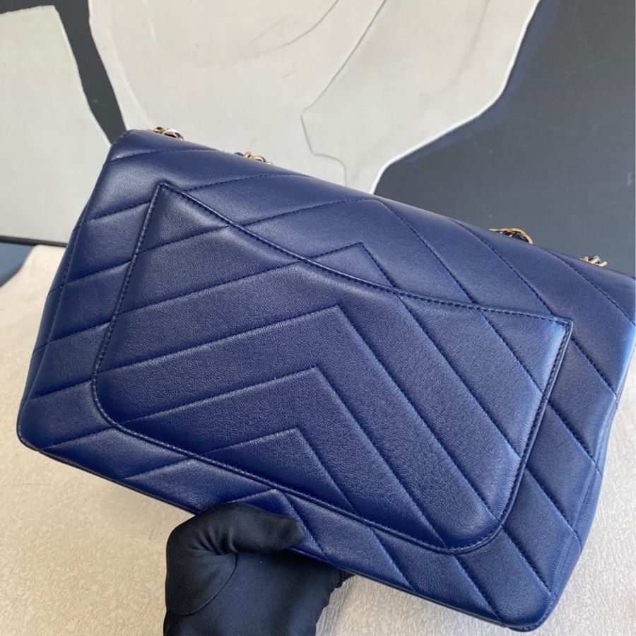 Chanel藍色牛皮V紋信封鏈條包-15