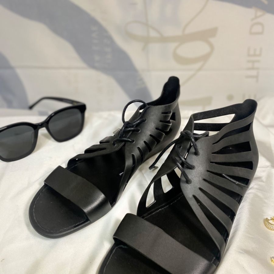 《幾乎全新》Givenchy 涼鞋-0