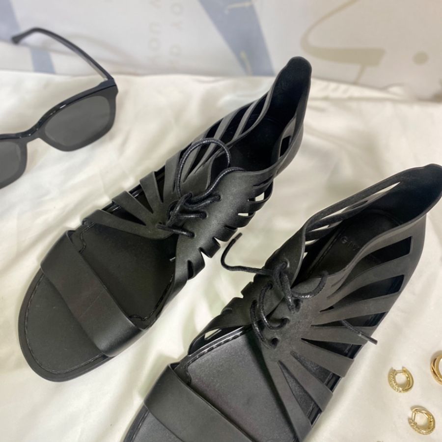 《幾乎全新》Givenchy 涼鞋-1