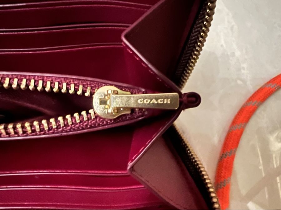 COACH專櫃款金字馬車LOGO PVC 長夾(棕x深紅)-31