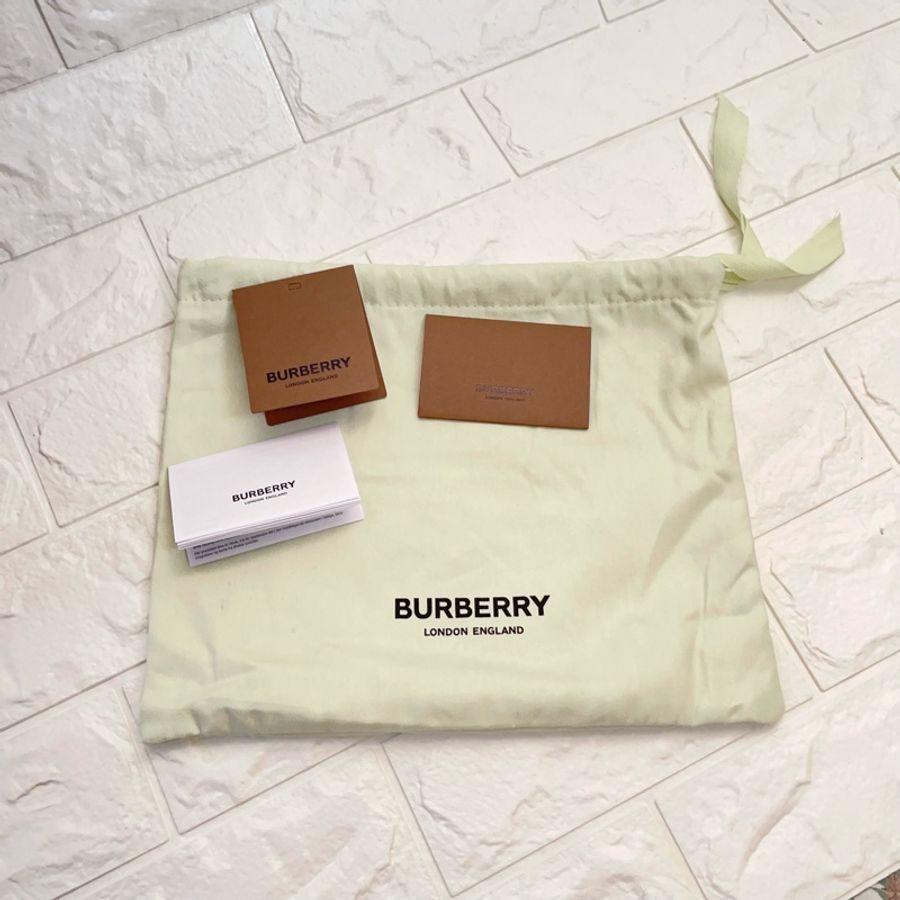 Burberry lola chain wallet/woc 小羊皮鏈條斜背包 黑 金標-5