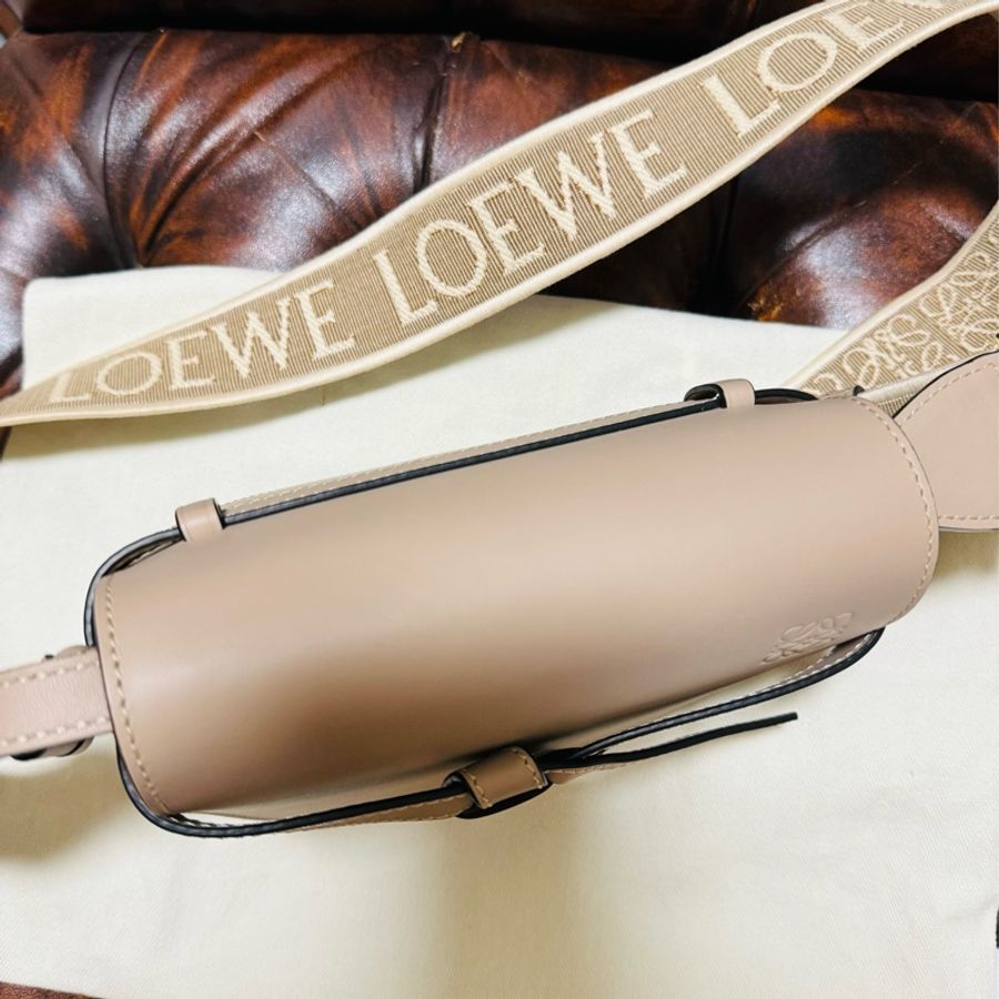 日本專櫃購入 Loewe 羅威 大象灰 mini gate 老花款寬背帶 LOWE老花 Loewe gate 斜背包 全配附購證-11