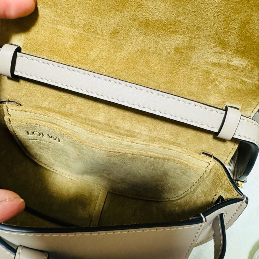 日本專櫃購入 Loewe 羅威 大象灰 mini gate 老花款寬背帶 LOWE老花 Loewe gate 斜背包 全配附購證-13