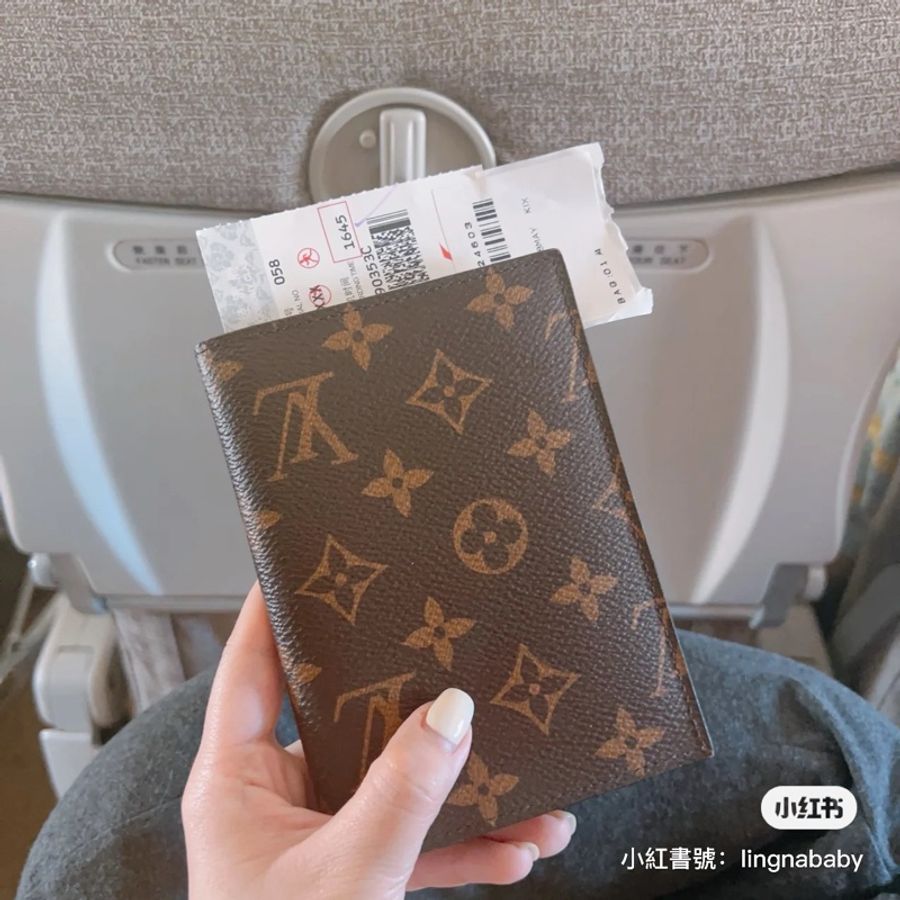 LV 全新 現貨 護照夾 護照套-1