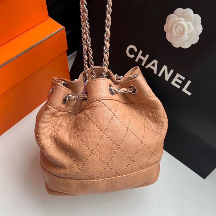 Chanel藕色羊皮小水桶-4