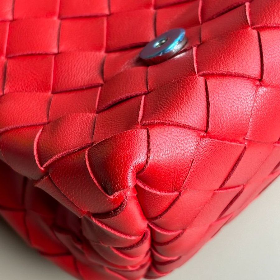 ::Bottega Veneta:: BV 紅色掀蓋側背包-8
