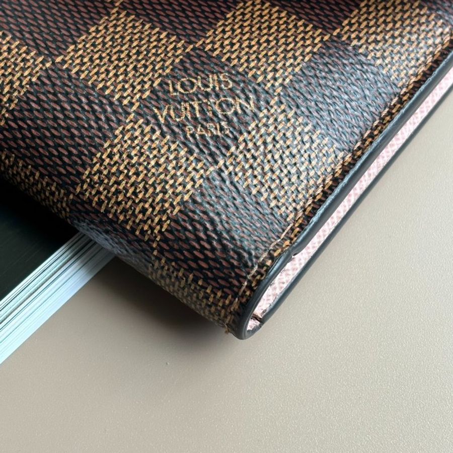 ::LOUIS VUITTON:: LV 棋盤格三摺粉釦短夾-4