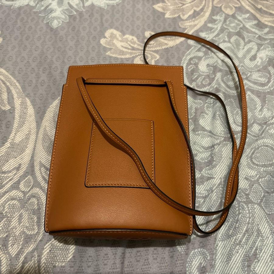 LOEWE 骰子手機包-6