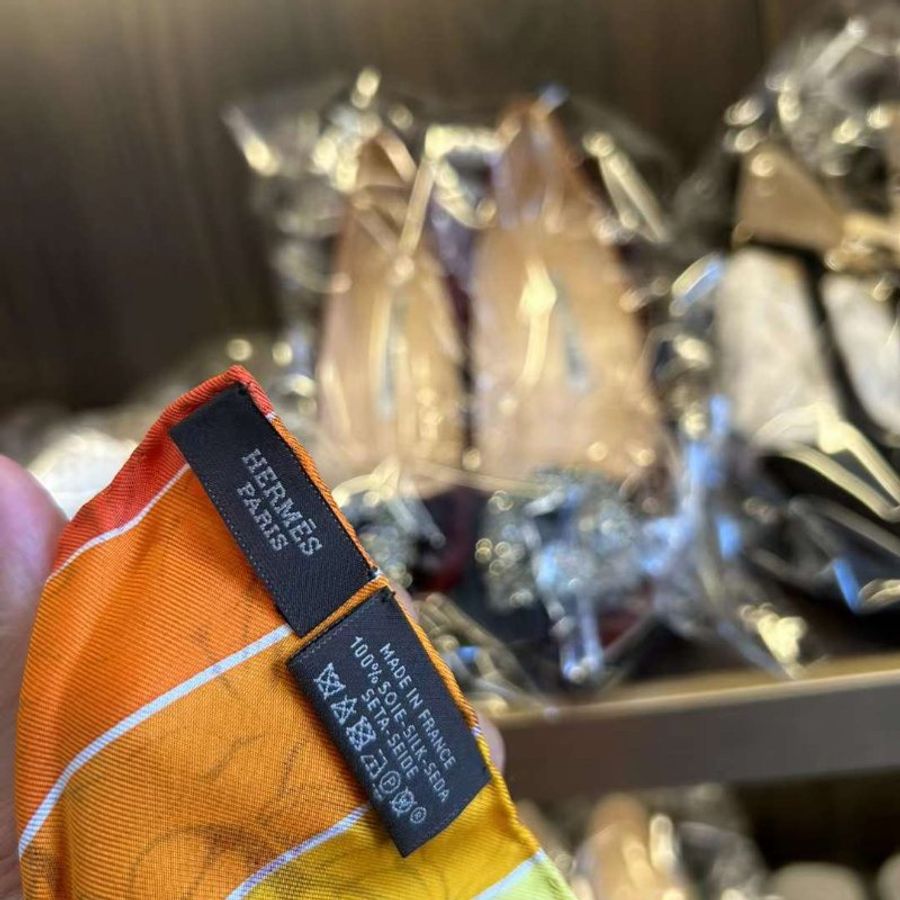 HERMES心形絲巾 全新放置 稀有款 可以裱框-1