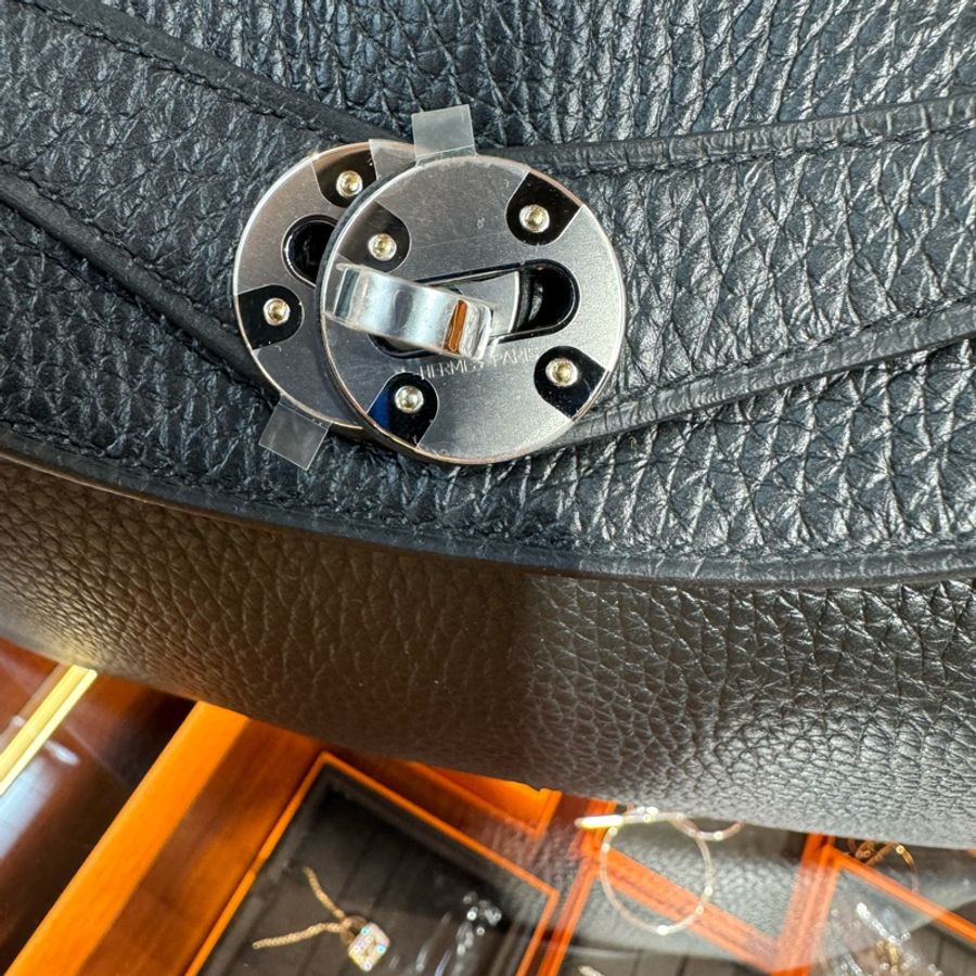 ✨持有正品正貨標籤公司✨Hermes Lindy 26 黑色銀扣-1